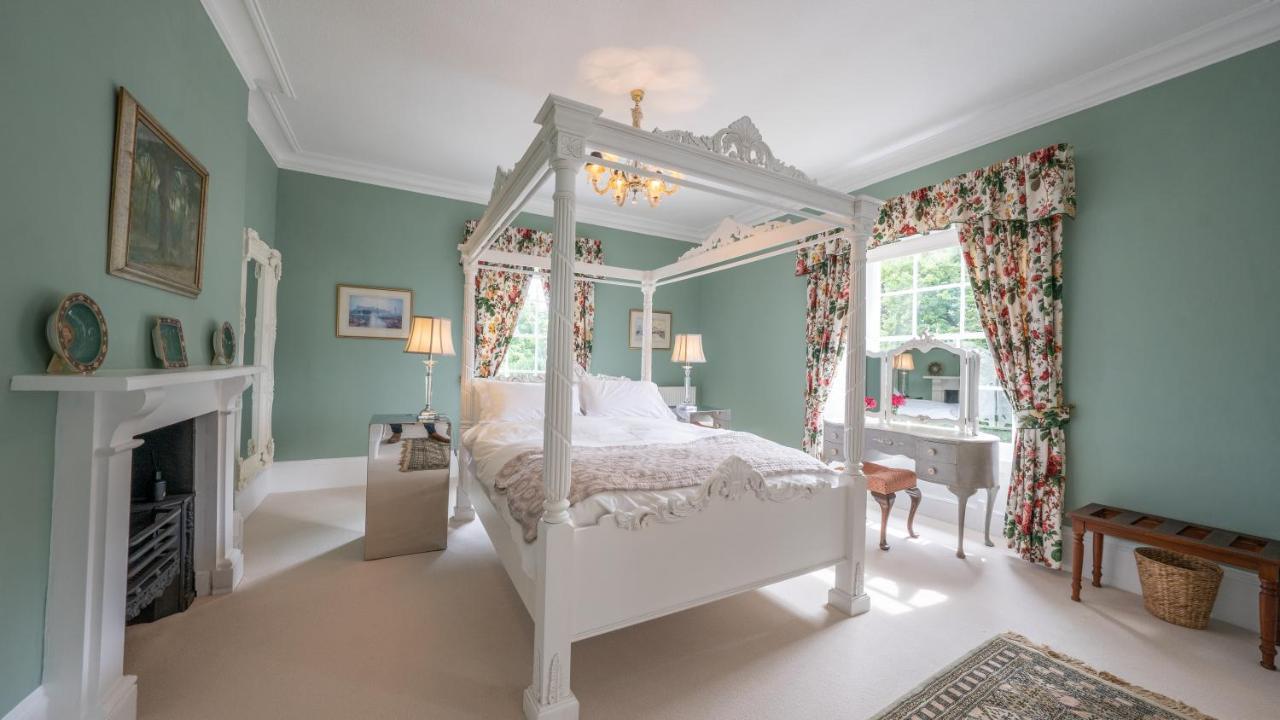 Pantybeiliau House Bed & Breakfast Gilwern