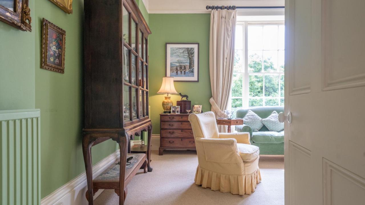 Pantybeiliau House Bed & Breakfast Gilwern